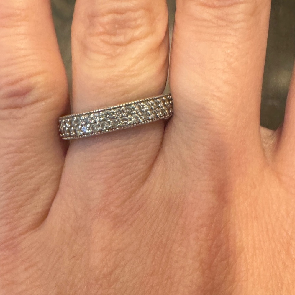Elegant Silver Crystal Band Ring